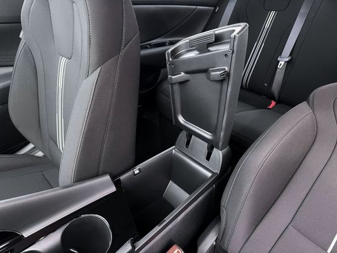 New 2026 Hyundai Elantra Hybrid FWD image 18