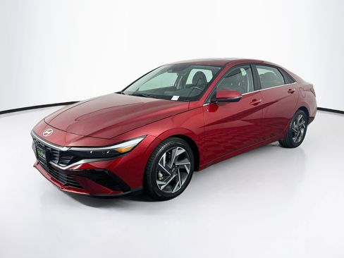 Used 2025 Hyundai Elantra Limited FWD image 3