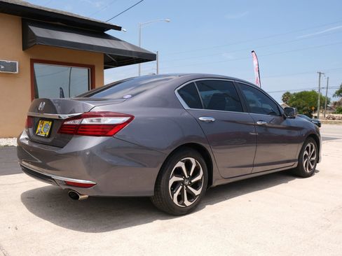 Used 2017 Honda Accord EX image 5