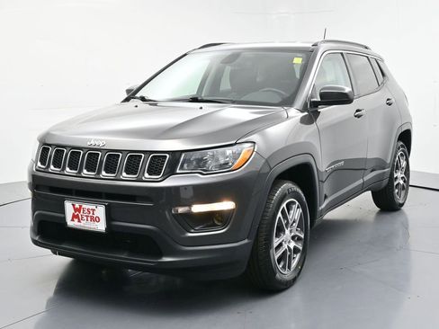 Used 2020 Jeep Compass Latitude w/ Popular Equipment Group AWD/4WD image 2