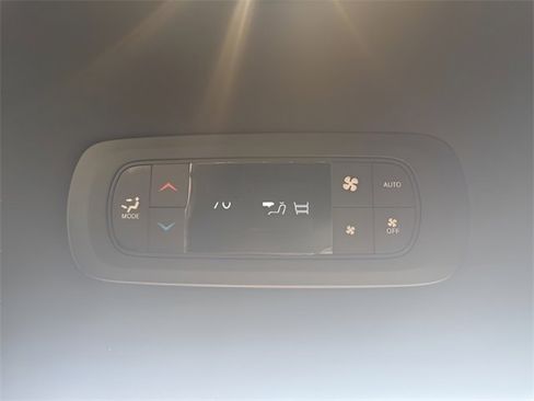 Used 2026 Chrysler Pacifica Select image 28