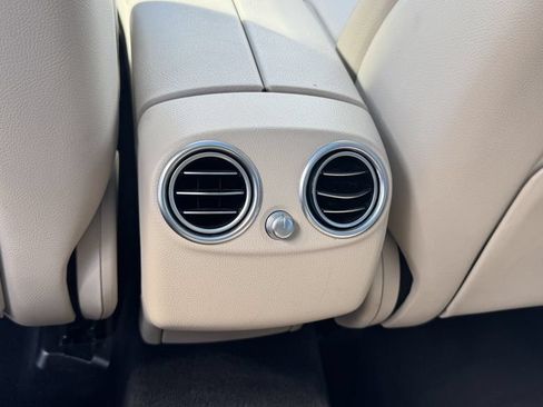 Used 2019 Mercedes-Benz GLC 300 4MATIC image 34