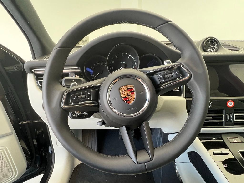 Used 2026 Porsche Macan AWD/4WD image 7