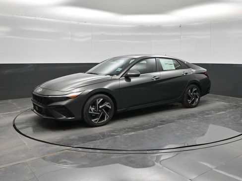 New 2026 Hyundai Elantra Limited FWD image 4