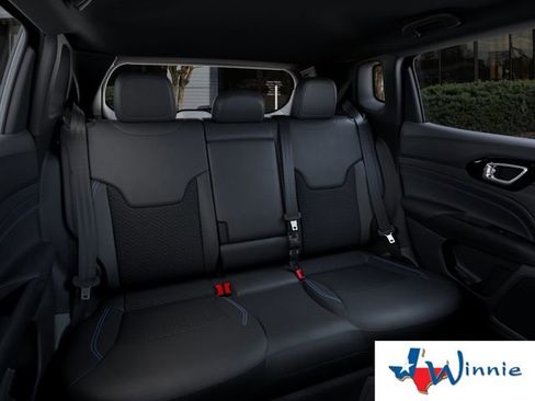 New 2026 Jeep Compass Latitude image 18