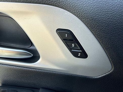 Used 2025 Chrysler Pacifica Limited FWD image 20
