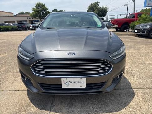 Used 2016 Ford Fusion SE w/ Equipment Group 202A FWD image 2