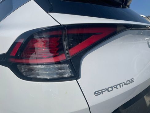 Used 2023 Kia Sportage EX image 9