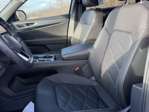 Certified 2025 Volkswagen Atlas Cross Sport SE image 13