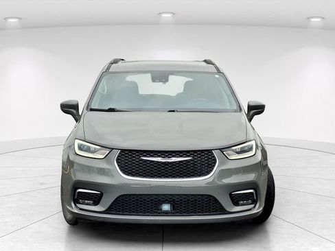 Used 2022 Chrysler Pacifica Touring-L FWD image 3