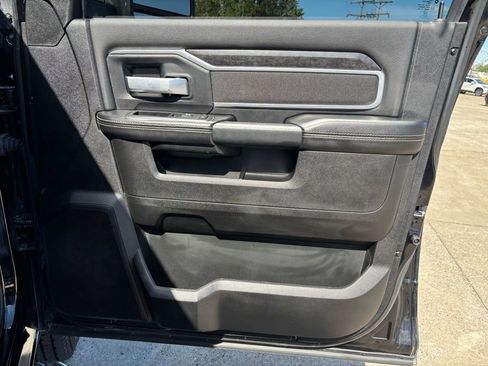 Used 2024 RAM 3500 Big Horn image 31