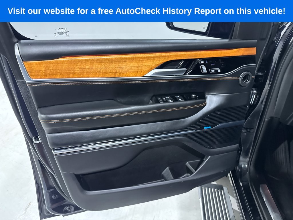 Used 2022 Jeep Grand Wagoneer Series III AWD/4WD image 16