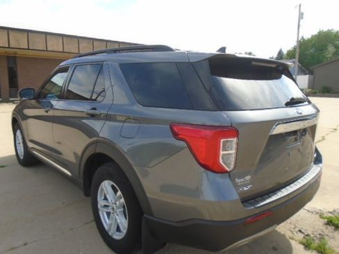 Used 2021 Ford Explorer XLT w/ Equipment Group 202A AWD/4WD image 4