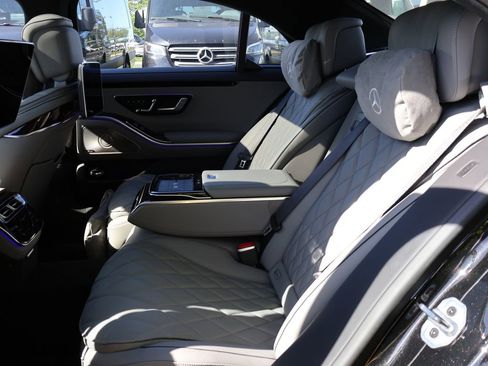 Used 2023 Mercedes-Benz S 580 4MATIC Sedan image 13