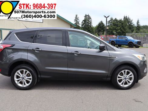 Used 2017 Ford Escape SE AWD/4WD image 9