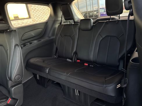 New 2026 Chrysler Pacifica Select image 5