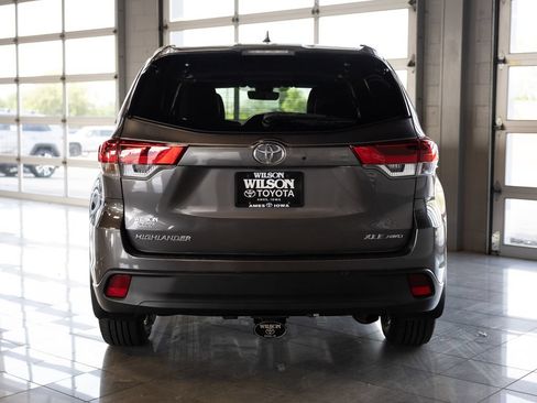 Used 2017 Toyota Highlander XLE AWD/4WD image 4
