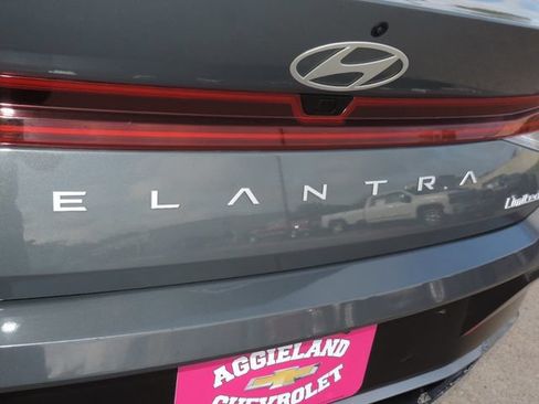 Used 2025 Hyundai Elantra Limited FWD image 22