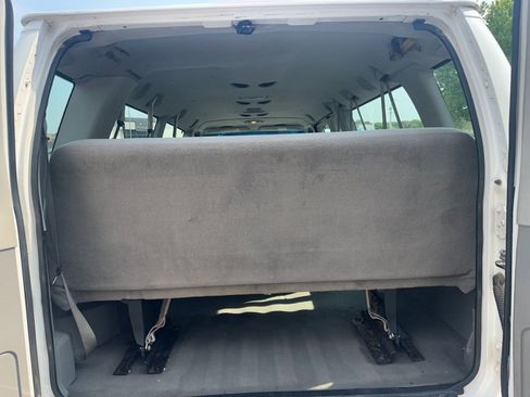 Used 2010 Ford E-350 and Econoline 350 XLT image 9