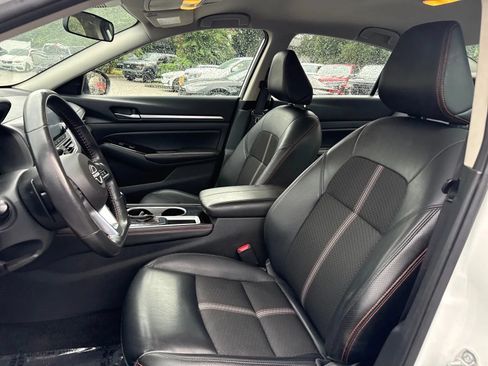 Used 2024 Nissan Altima 2.5 SR FWD image 12