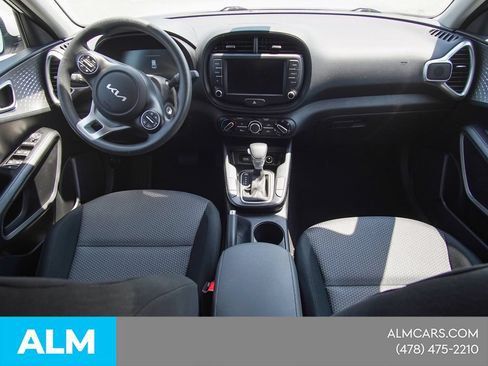 Used 2025 Kia Soul LX w/ LX Technology Package FWD image 8