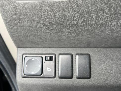 Used 2011 Nissan Xterra S AWD/4WD image 14
