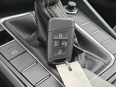 Certified 2024 Volkswagen Jetta SE image 34