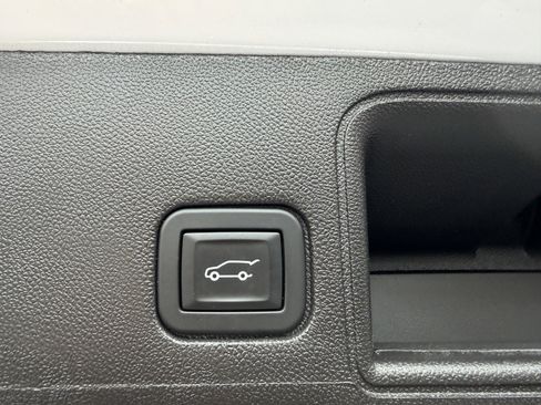 Used 2024 GMC Terrain SLT w/ Infotainment Package II AWD/4WD image 22