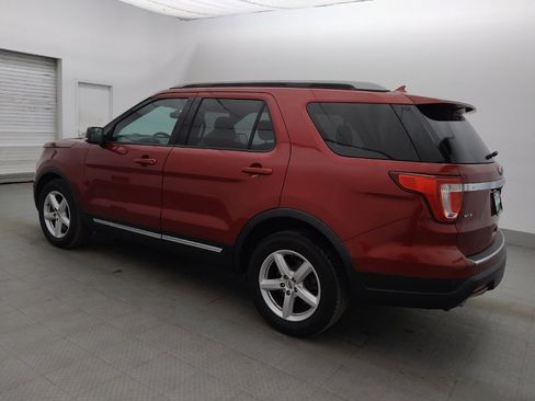 Used 2018 Ford Explorer XLT w/ Equipment Group 202A FWD image 3