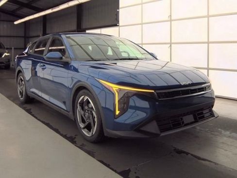 Certified 2025 Kia K4 EX FWD image 2