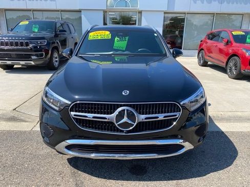 Used 2025 Mercedes-Benz GLC 300 4MATIC image 11