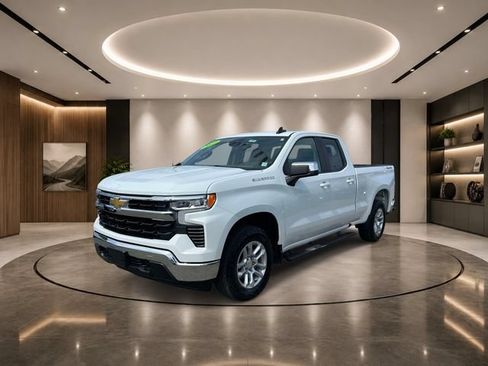 Used 2023 Chevrolet Silverado 1500 LT AWD/4WD image 2