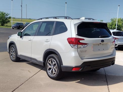 Used 2022 Subaru Forester Premium AWD/4WD image 19