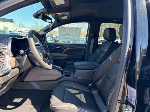 New 2026 GMC Canyon Denali image 9