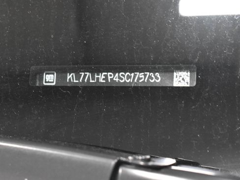 Used 2025 Chevrolet Trax LT FWD image 32