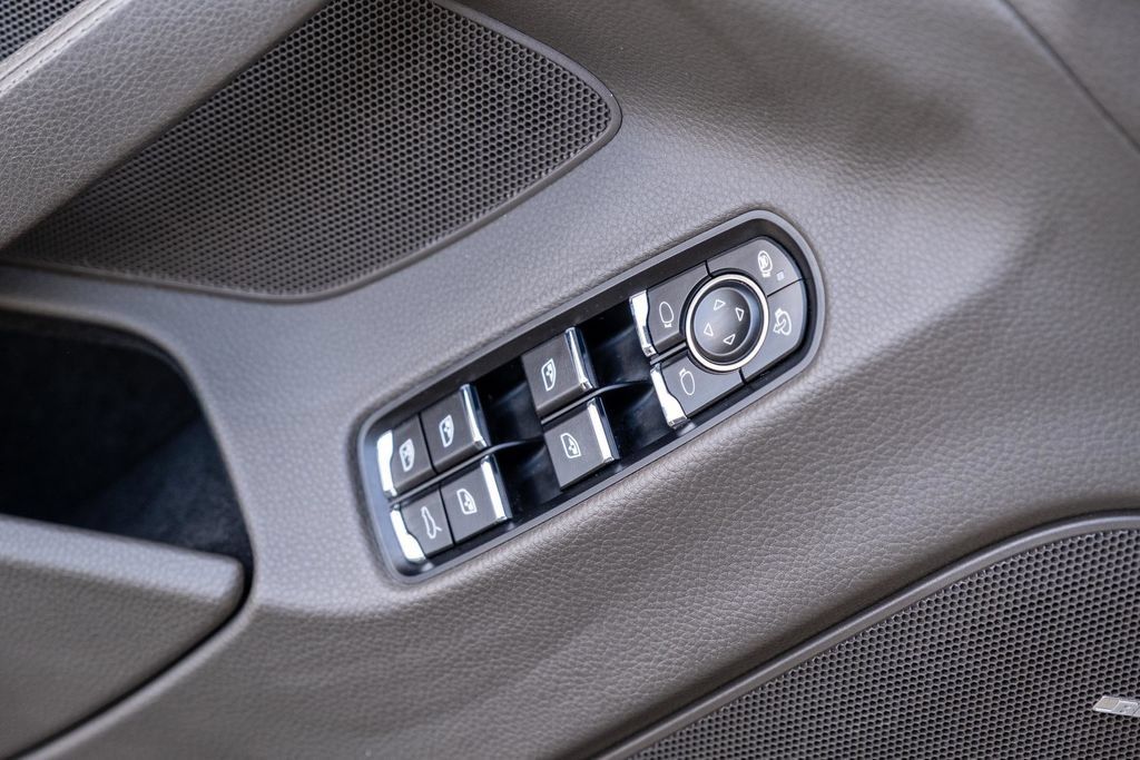 Used 2016 Porsche Panamera RWD image 14
