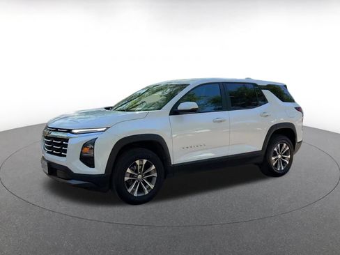 Used 2025 Chevrolet Equinox LT FWD image 8