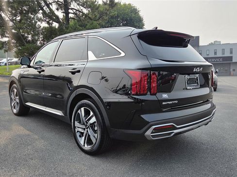 Certified 2023 Kia Sorento SX Prestige w/ Panoramic Sunroof Package AWD/4WD image 6