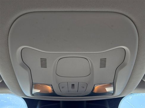 Used 2018 Jeep Renegade Limited image 36