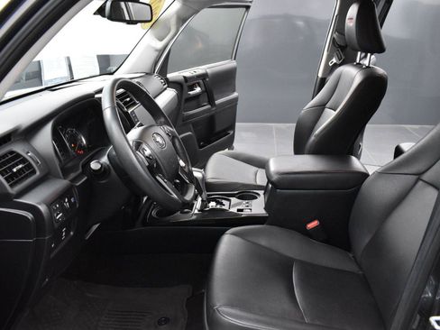 Used 2021 Toyota 4Runner TRD Off-Road Premium w/ Moonroof Package AWD/4WD image 11