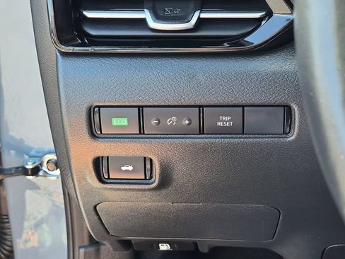 Used 2024 Nissan Sentra SR w/ SR Premium Package FWD image 22