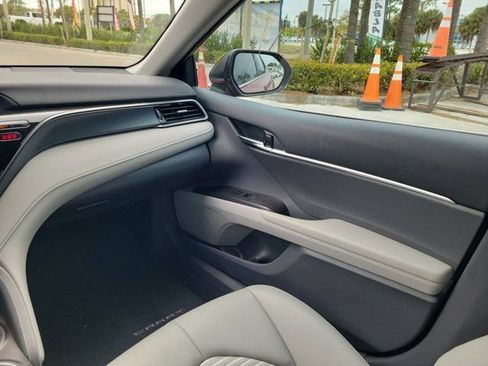 Used 2024 Toyota Camry SE image 17