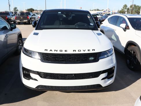 Used 2024 Land Rover Range Rover Sport SE image 4