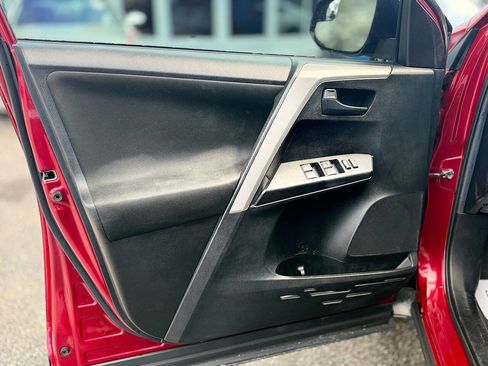 Used 2018 Toyota RAV4 LE image 13