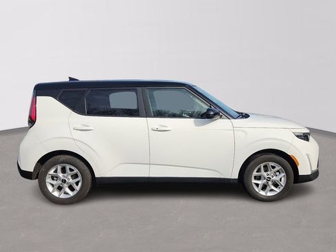 Certified 2025 Kia Soul S image 7