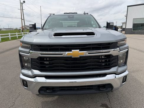 Used 2024 Chevrolet Silverado 3500 LT w/ Convenience Package image 14