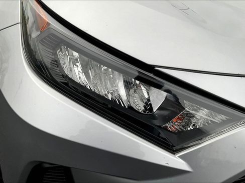 Used 2021 Toyota RAV4 LE image 33