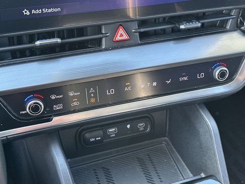 Certified 2024 Kia Sportage EX FWD image 16