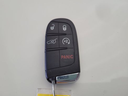 Used 2020 Jeep Compass Latitude AWD/4WD image 32