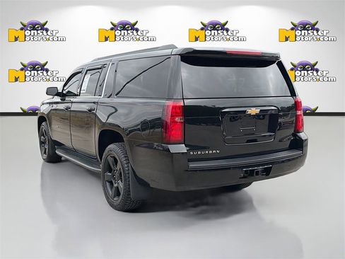 Used 2015 Chevrolet Suburban LT image 7